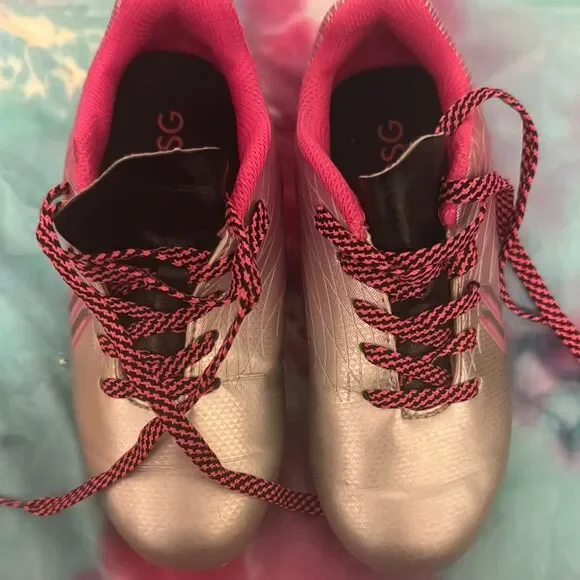 DSG girls Pink and Silver Soccer shoes, Cleats size 11k - Picture 1 of 12